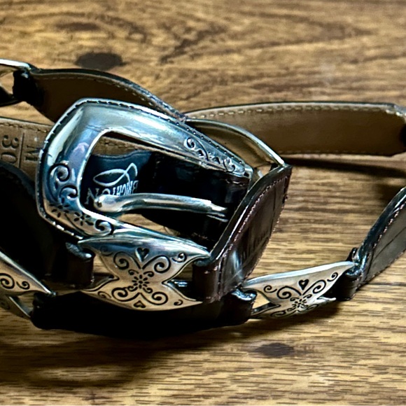Brighton • Medium (30) • Brown Leather • Silver Buckle • Dangle Heart • Belt - Picture 5 of 16